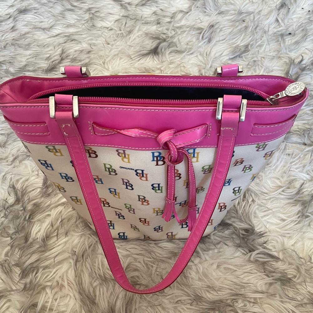 Style is shoulder bag, brand is Brentano, features is inner pockets